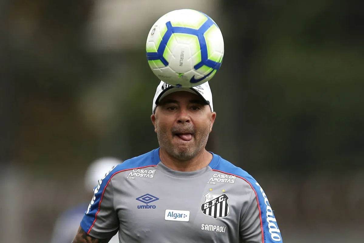 *ARQUIVO* SANTOS, SP, 01.11.2019: O tÃ©cnico Jorge Sampaoli, do Santos, durante treino no CT Rei PelÃ©. (Foto: Guilherme Dionizio/Folhapress)