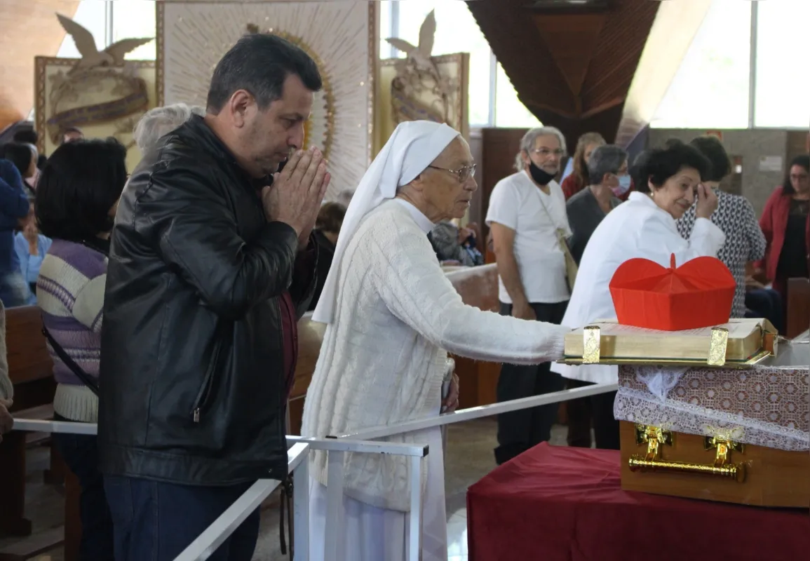 O velório de dom Geraldo acontece na Catedral Metropolitana de Londrina
