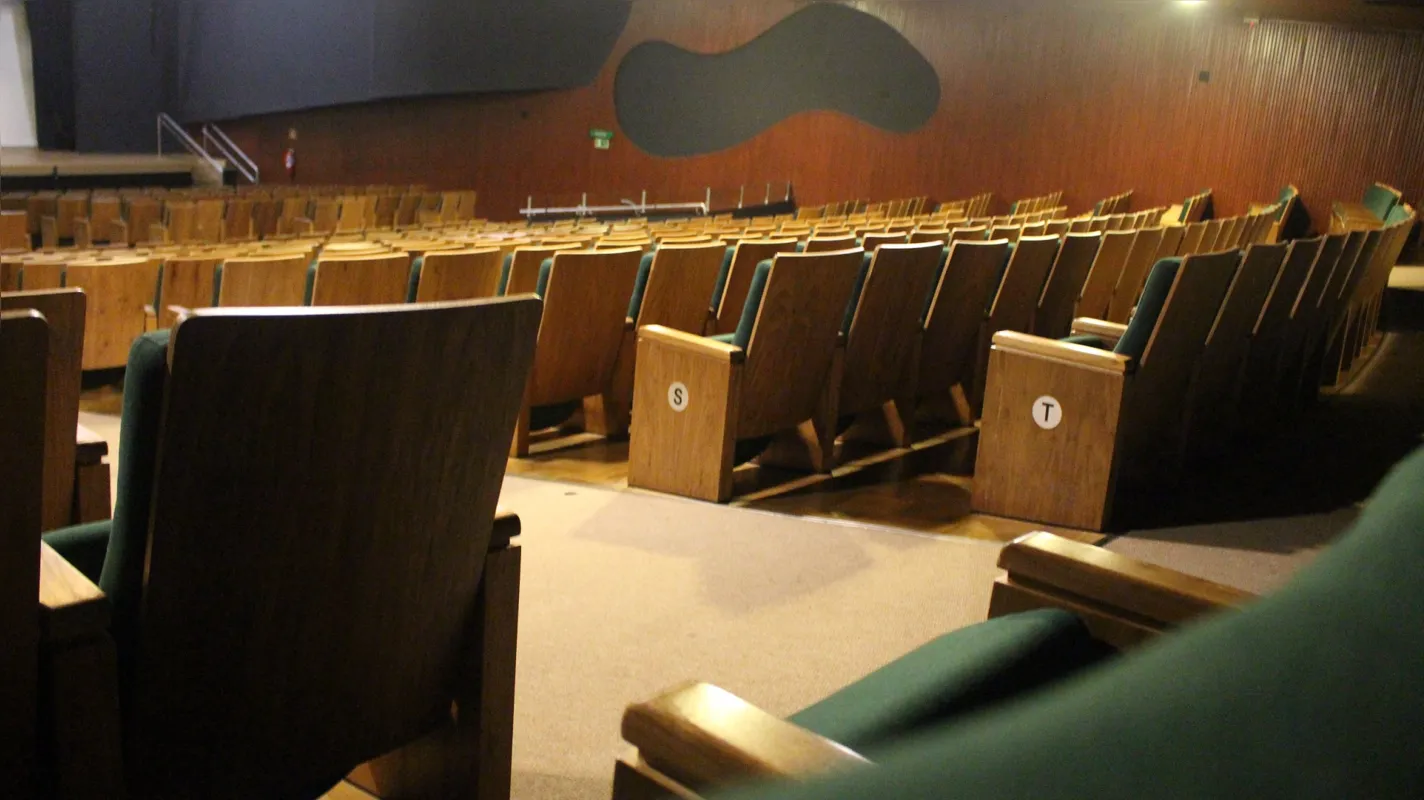 Imagem ilustrativa da imagem Com público pequeno e fiel, cinemas de ruas resistem em Londrina
