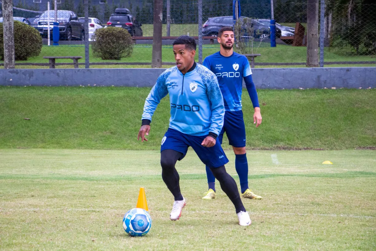 Vitor Feijão deixa o Londrina apenas após seis jogos e nenhum gol marcado na Série B