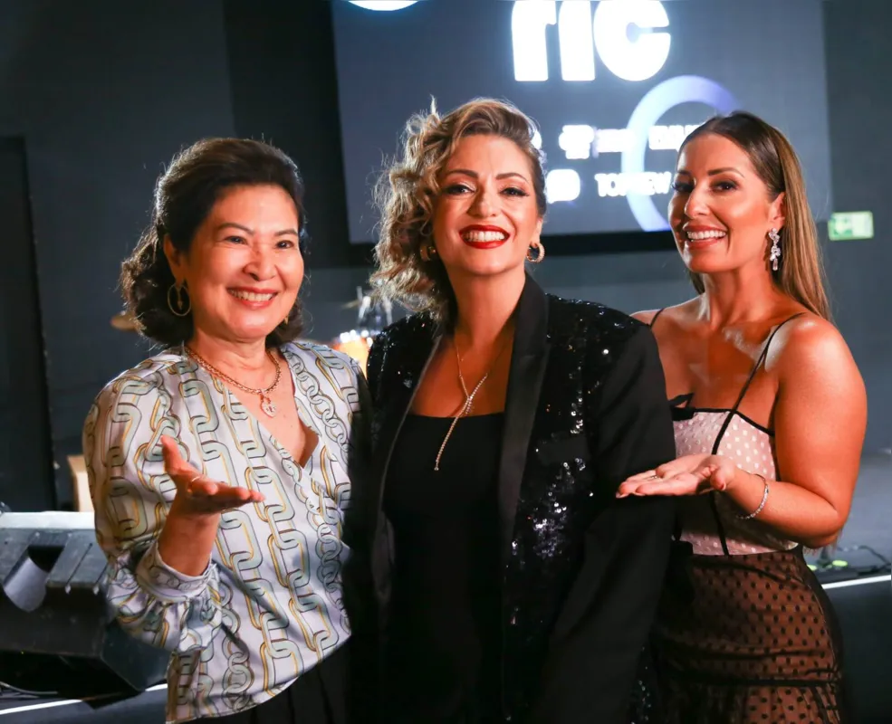 À frente do “Ver Mais Londrina”, a apresentadora Sara Presoto entre as embaixadoras Cereja Matsubara e Micheli Pessoto