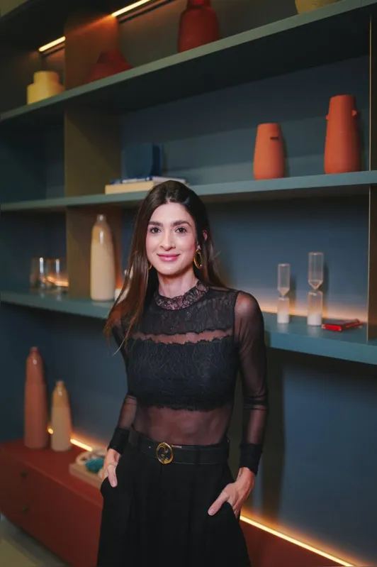 A influencer Paula Chiarato confia os cuidados aos filhos, Benjamin e Nicolas, à Dra. Helena Abelha