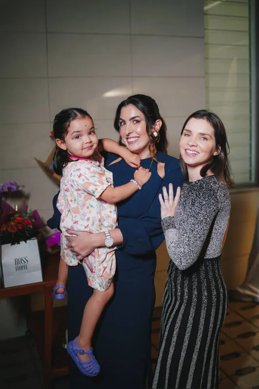 Helena Abelha com a irmã, Cecilia Abelha Stremlow e a sobrinha, Julia Stremlow Takitani
