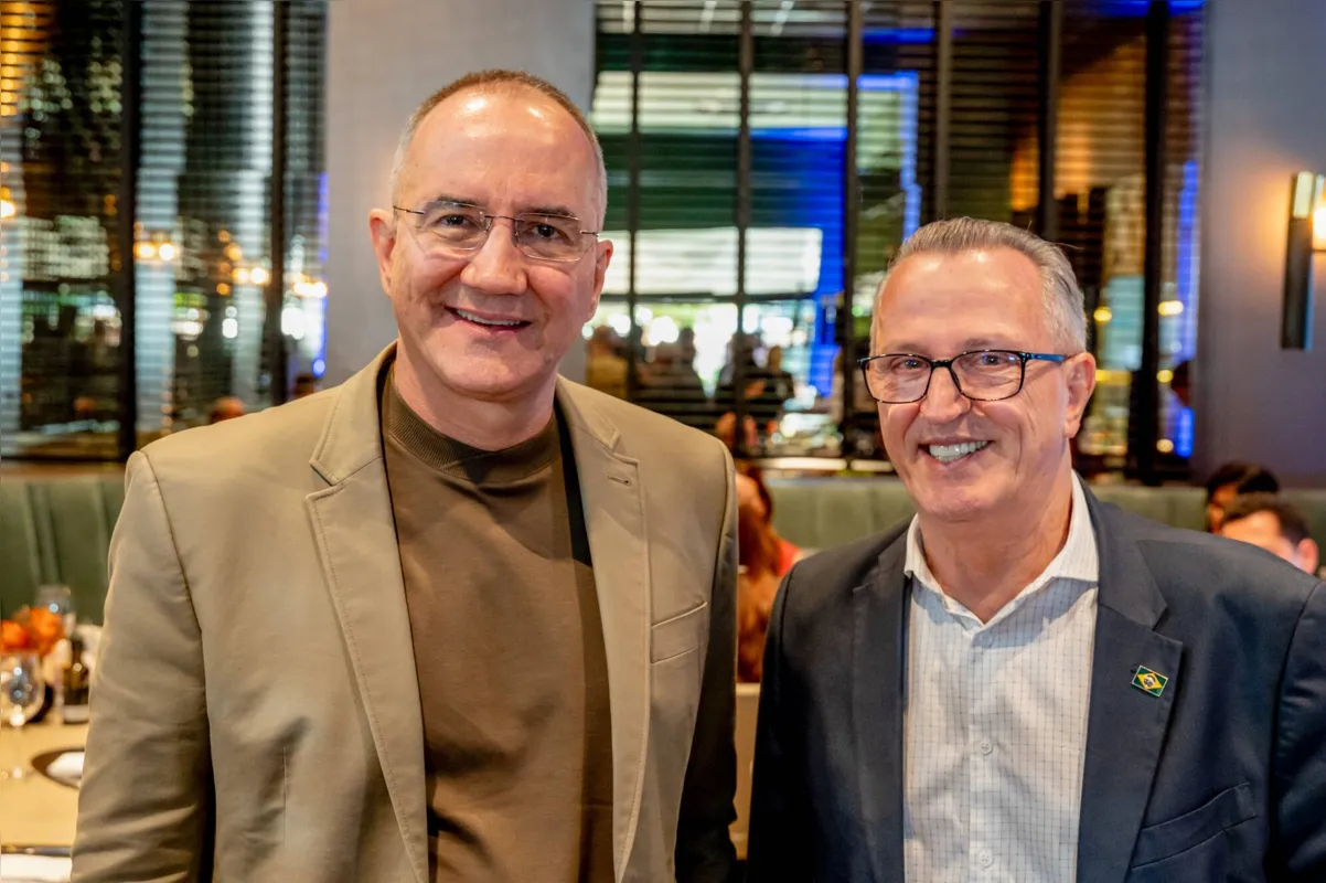 Alexandre Fabian e o presidente da Sicredi Dexis, Wellington Ferreira