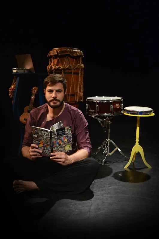 Renato Forin Jr. percorreu dez cidades paranaenses com a aula-espetáculo que parte de seu livro-CD "Samba de uma Noite de Verão"