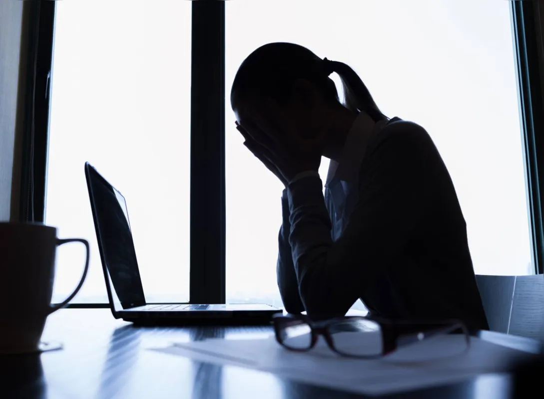 Segundo o estudo, globalmente os sentimentos de tristeza e estresse aumentaram em todas as categorias e grupos etários