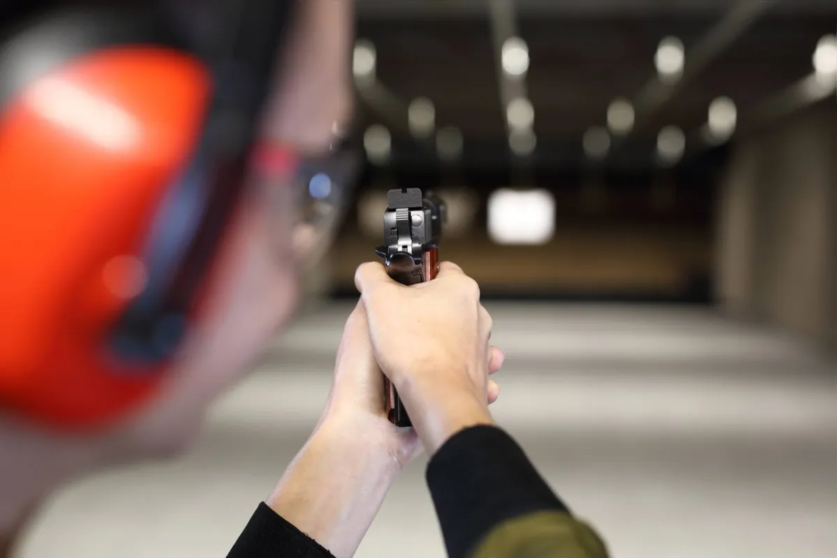O novo texto vai determinar que as armas de CACs serão cadastradas definitivamente no sistema da Polícia Federal, o Sinarm
