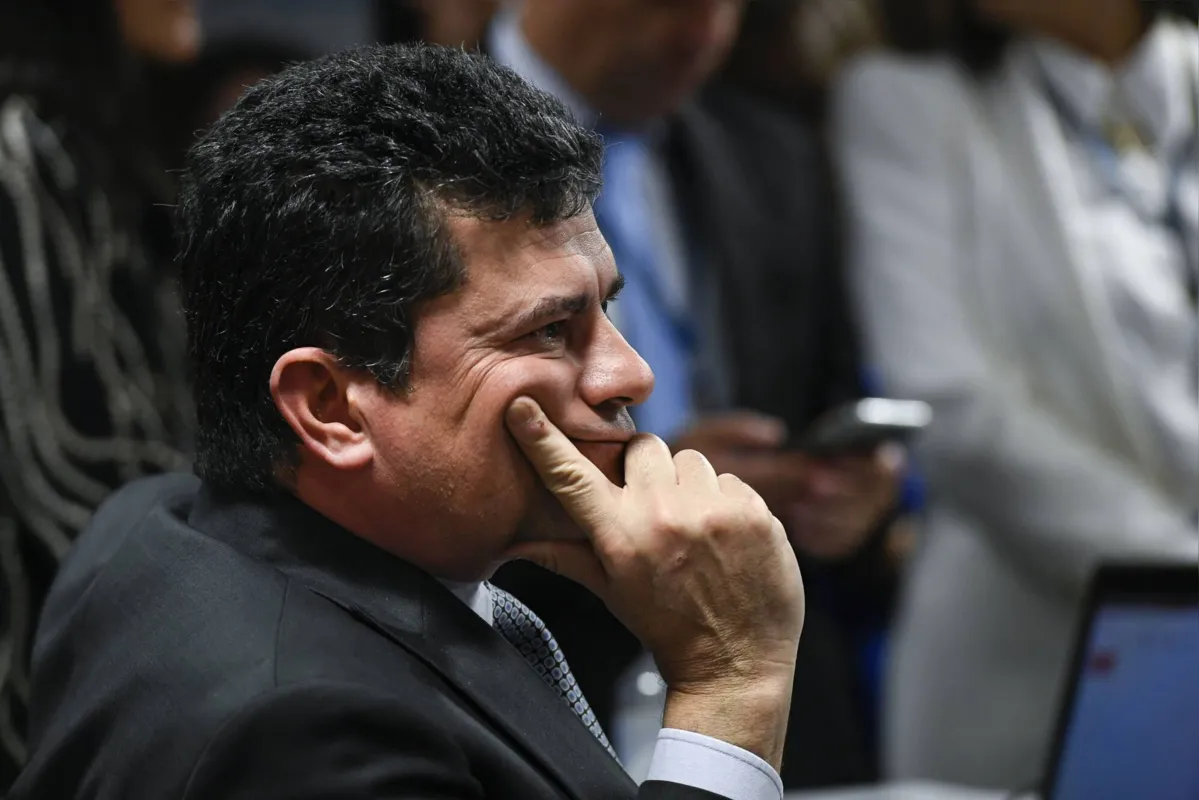 Imagem ilustrativa da imagem Delator diz ter sido agente infiltrado de Moro e procuradores do PR