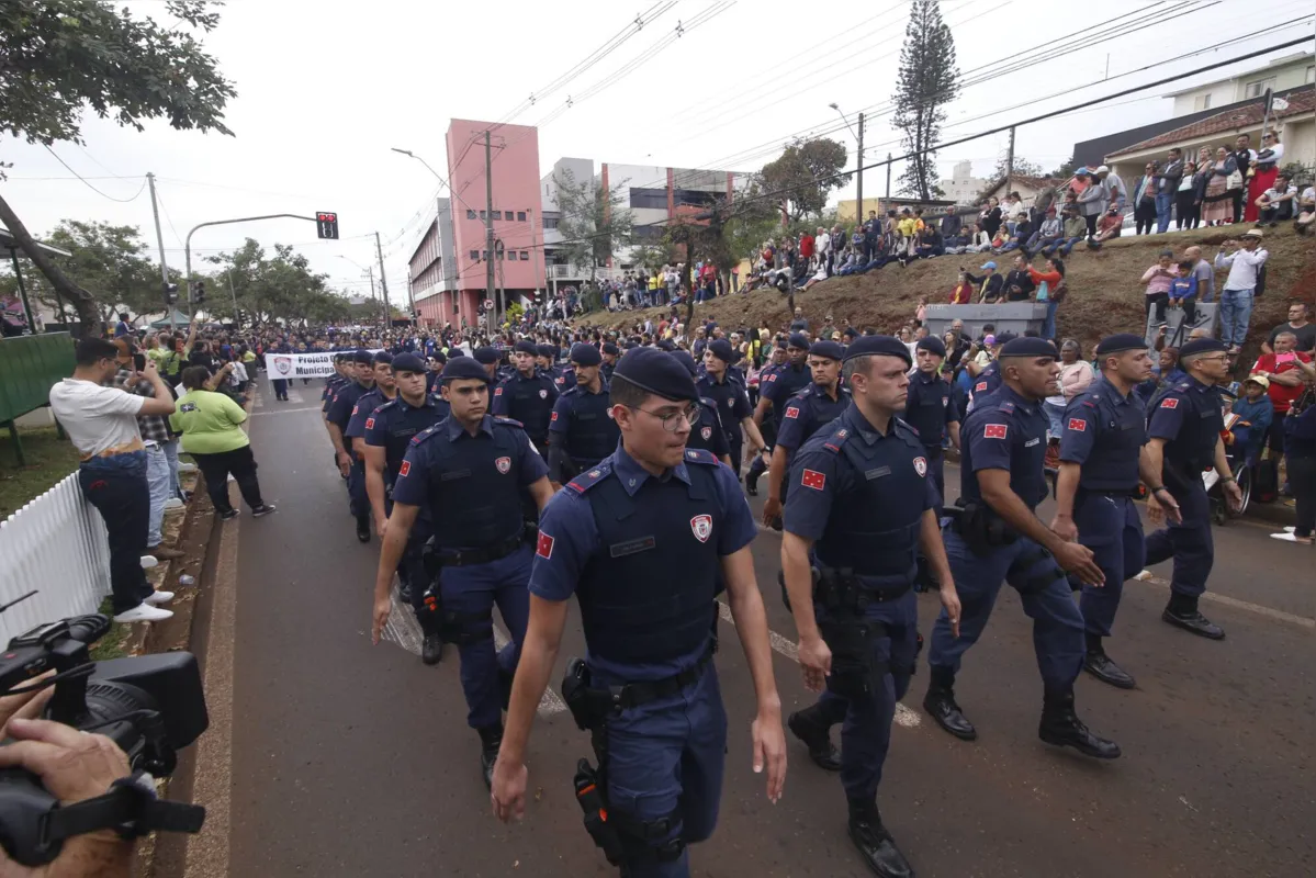 Imagem ilustrativa da imagem Desfile do 7 de setembro atrai milhares de pessoas em Londrina