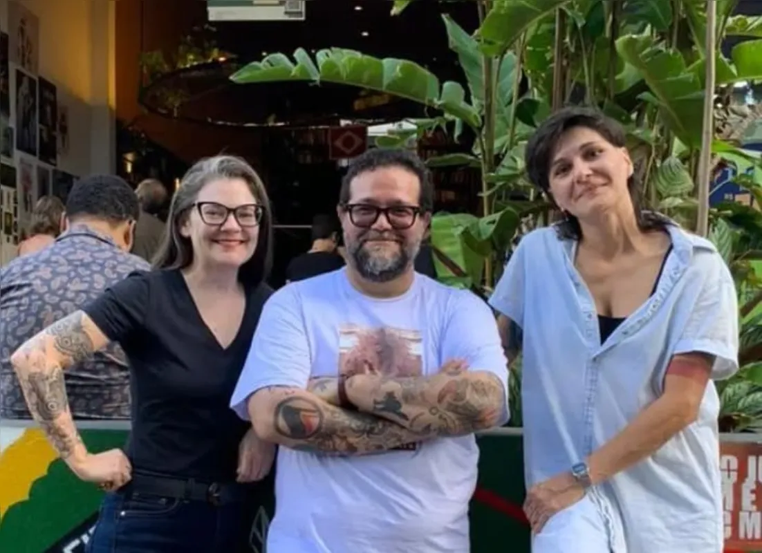 Maria Carolina Araújo, Fábio Coltro e Camila Fontes, sócios-proprietários da Livraria Olga, no centro de Londrina