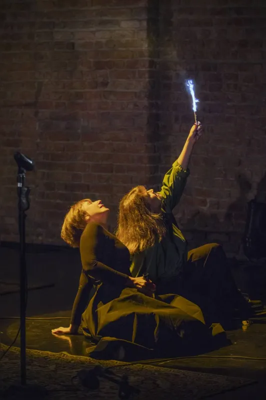 Patrícia Selonk e Isabel Pacheco em cena: