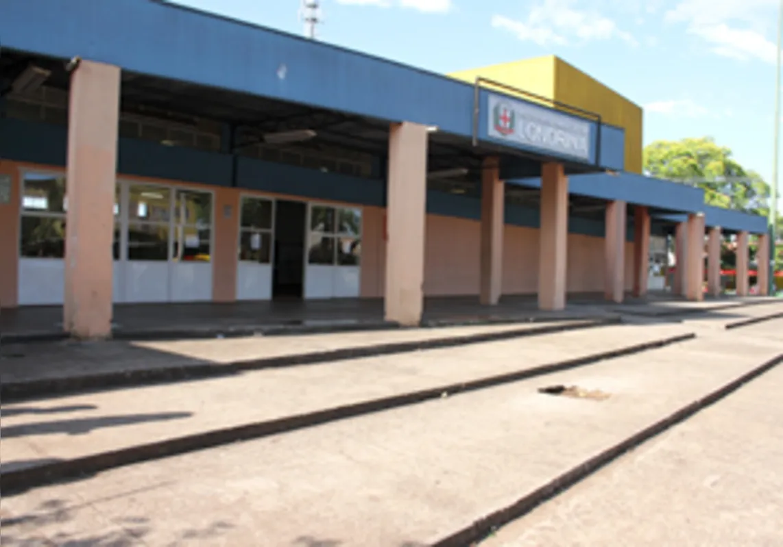 A biblioteca Lupércio Luppi  fica na Avenida Saul Elkind 790, Aquiles Stenghel, zona norte de Londrina