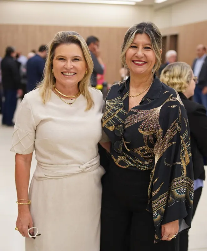 Cristianne Cordeiro Nascimento e Isabel Regina Flores Carneiro
