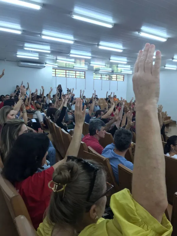 Imagem ilustrativa da imagem Em Londrina, professores da UEL aprovam indicativo de greve para maio