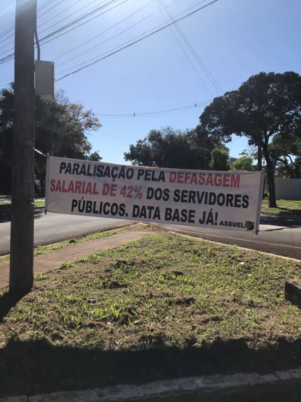 Imagem ilustrativa da imagem Em Londrina, professores da UEL aprovam indicativo de greve para maio