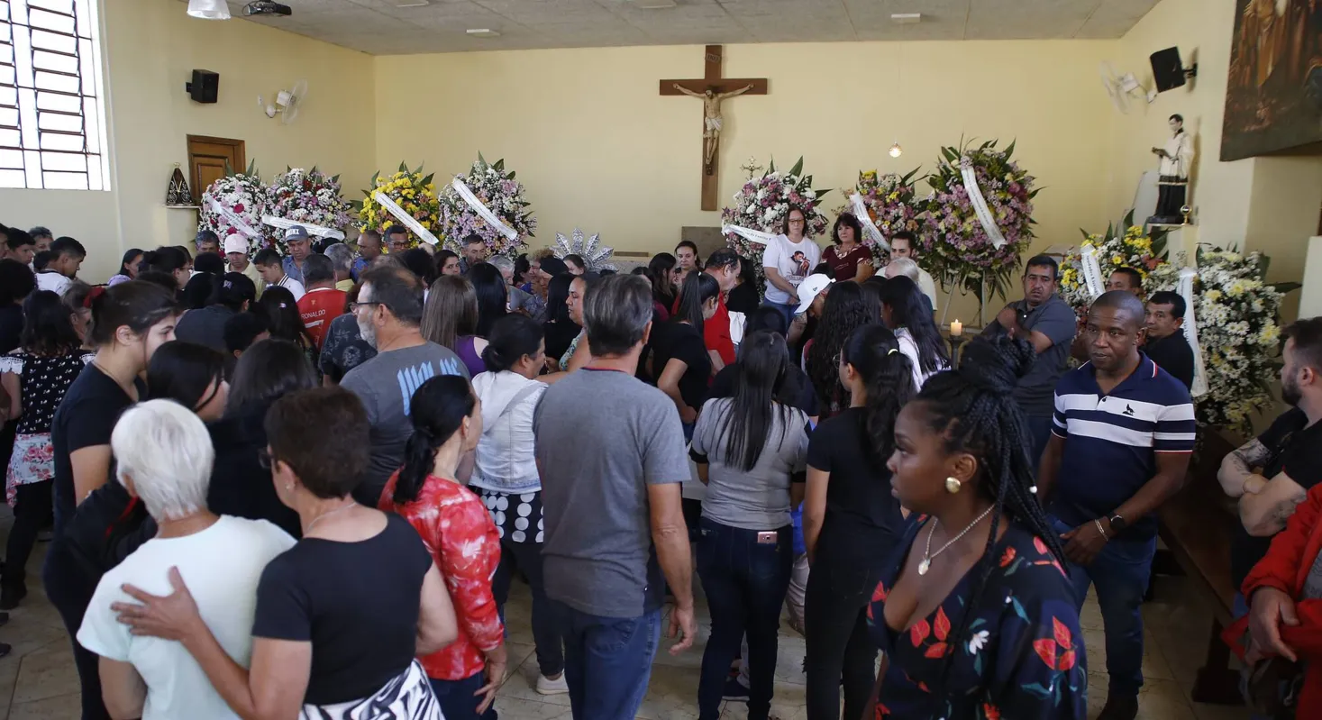 Apesar da dor do luto, o momento para familiares e amigos foi de pedido de justiça e de cobrar por mais segurança no trecho da PR-538 que cruza o distrito