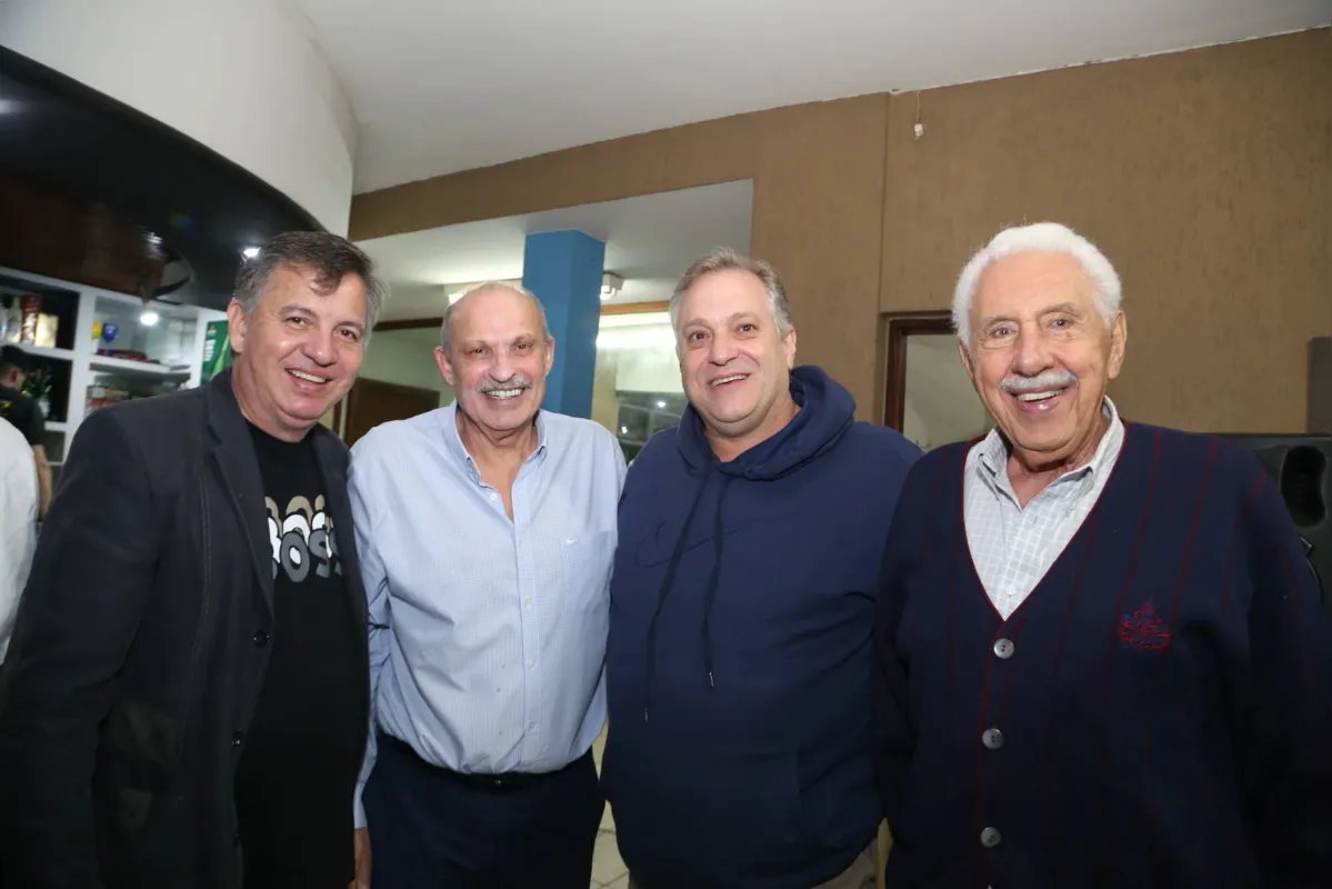 Carlos Leonel Teixeira Rodrigues , Antonio Carlos de Andrade Vianna, o vice –presidente da Sauna Umuarama Eliones Catarin e Sérgio Fuad.