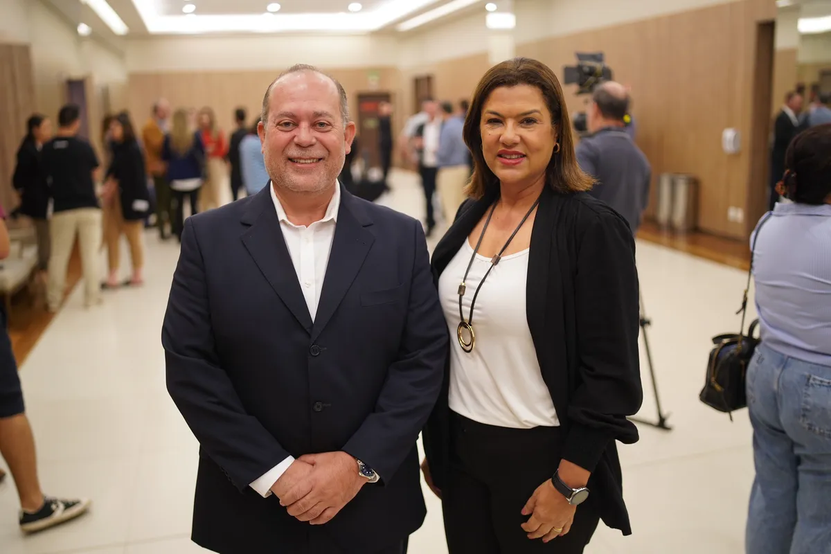 Durante o evento, Nicolás Mejía lançou a nova marca da FOLHA: entre os rostos da nova ação, a presidente do Sinduscon - Sindicato da Construção Civil Paraná Norte, Célia Catussi