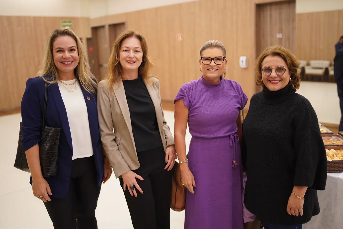 A vereadora Lu Oliveira com Liciana Pedroso, Cris Cordeiro, e a chefe de redação da FOLHA, Adriana De Cunto