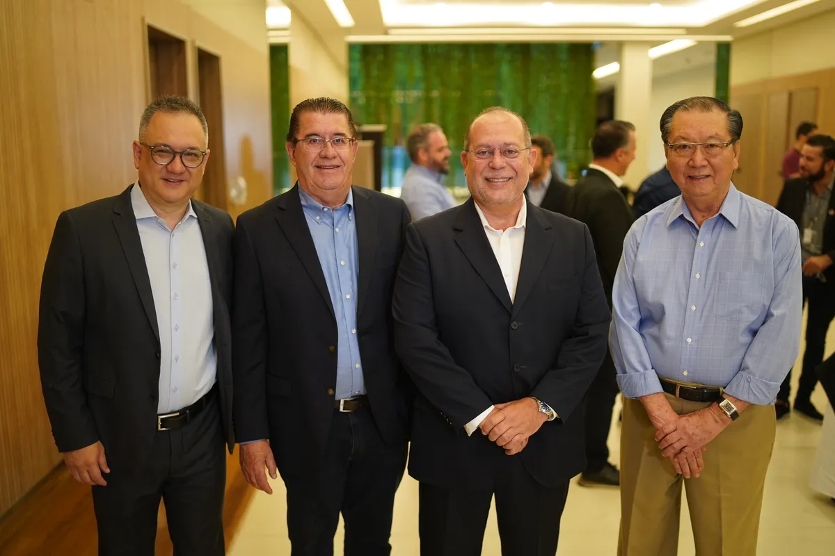 Marco Kumura, Ary Sudan, Nicolás Mejía e Kentaro Takahara