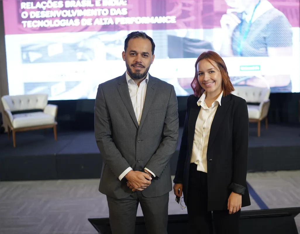 O painelista Francisco Davi Junior e Marina Cardoso, analista sênior de marketing da TCS
