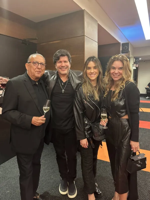 Galvão e Desirée com o cantor Paulo Ricardo e a esposa, Isabela Pinheiro
