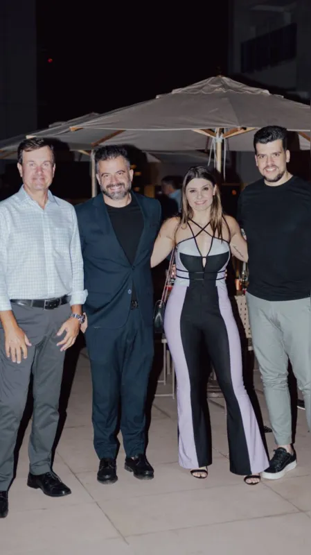 Presidente da Thá Engenharia, Roberto Thá, com José Vinicius, Fernanda Coppini e Renato Gomes, da g1 Imob
