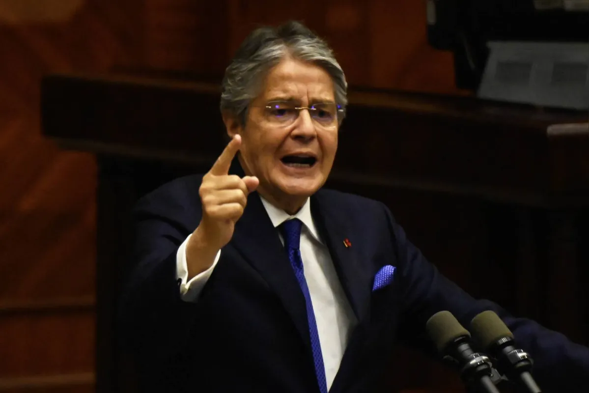 Ao optar por dissolver a Assembleia, Lasso pode governar por decreto por até seis meses, de acordo com a Constituição do Equador