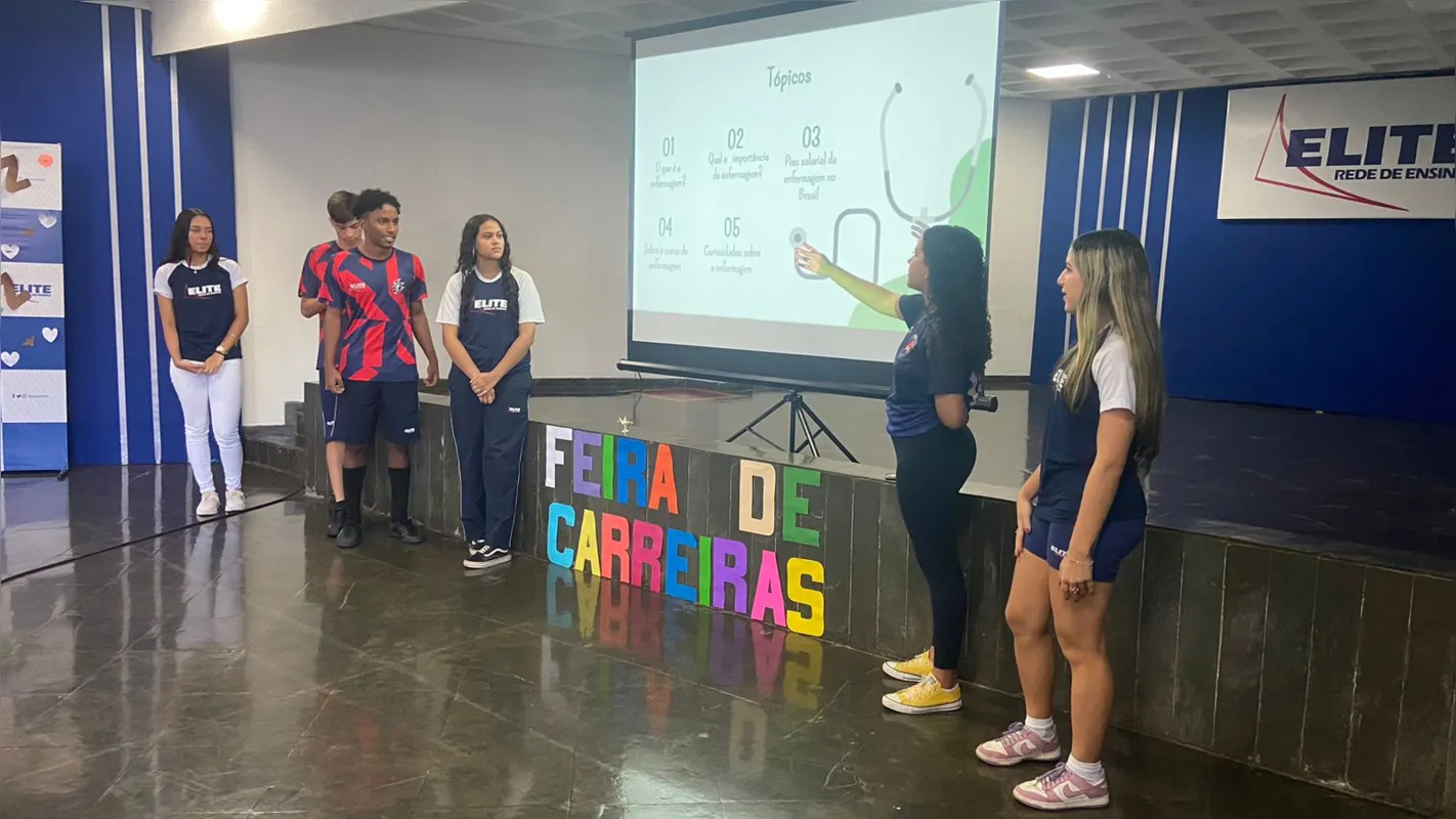 Feira de Carreiras apresenta aos alunos diversas profissões e suas peculiaridades