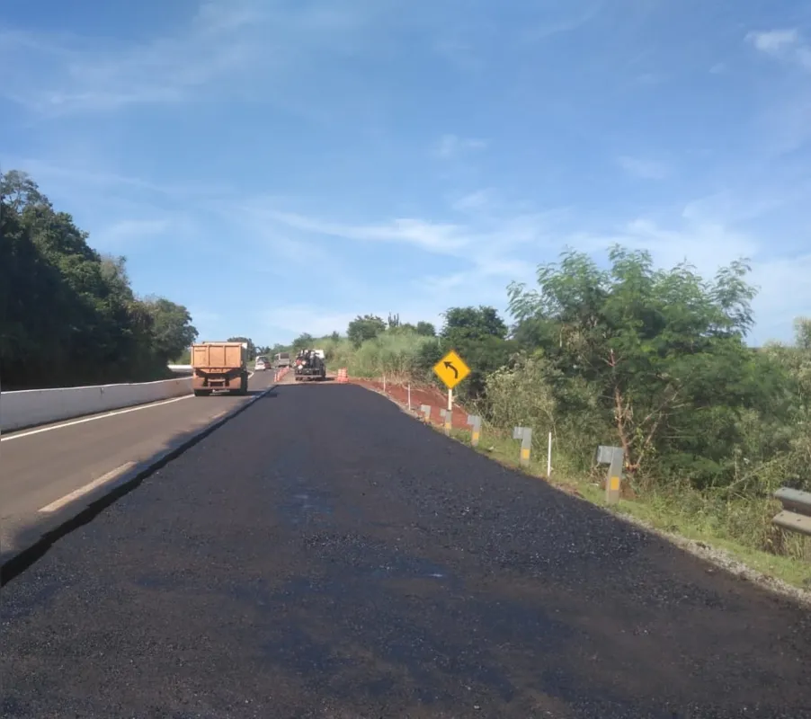 Obra emergencial na Pr-445