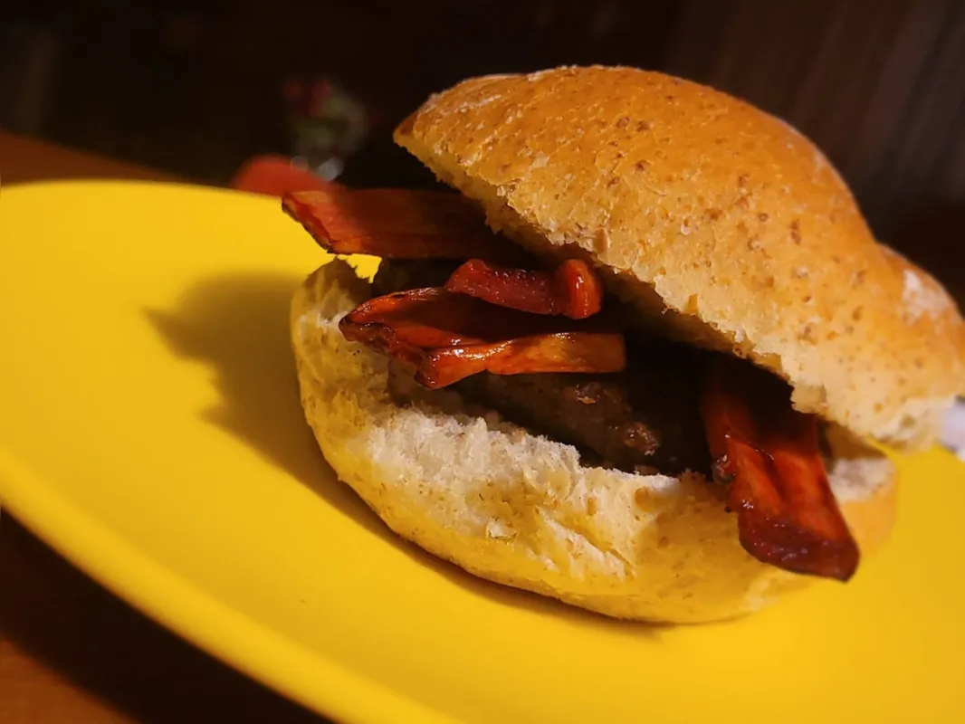 Bacon à base de fungos tem gosto similar ao de origem do porco, mas sabor ainda está sendo aperfeiçoado