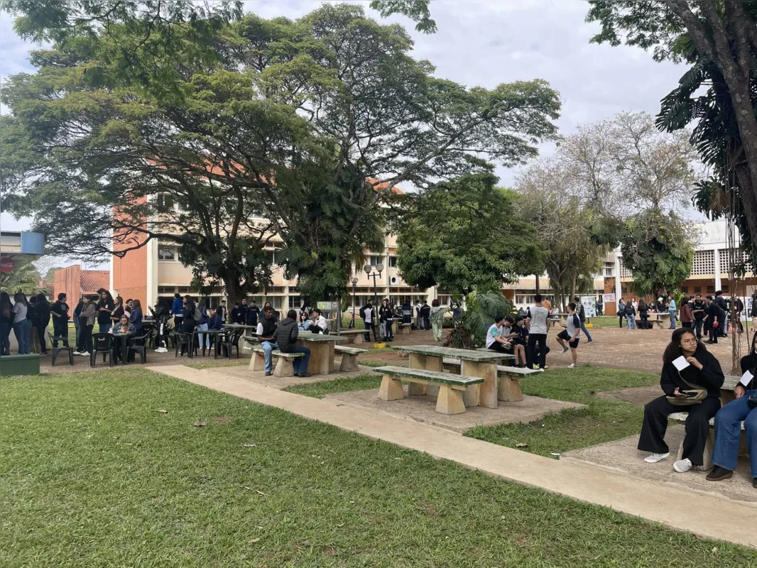 Imagem ilustrativa da imagem Estudantes do ensino médio do PR e SP conhecem a UEL