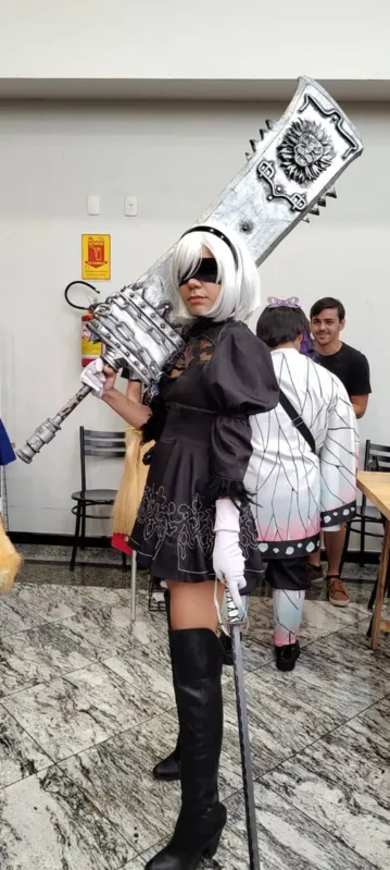 Clara Oliveira, estudante de engenharia civil, aposta no LOL para soltar a fantasia