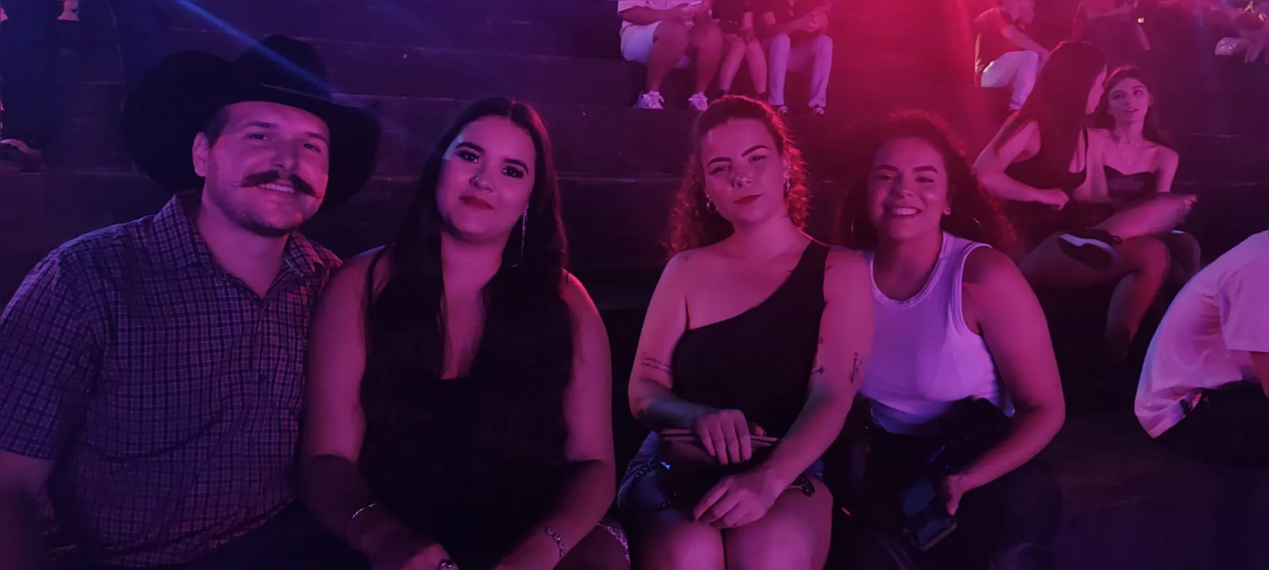 Bruno Henrique, Luana Pereira, Giovana Gonçalves e Ana Julia de Godoy foram para ver a dupla Hugo e Guilherme: "Vale a pena"