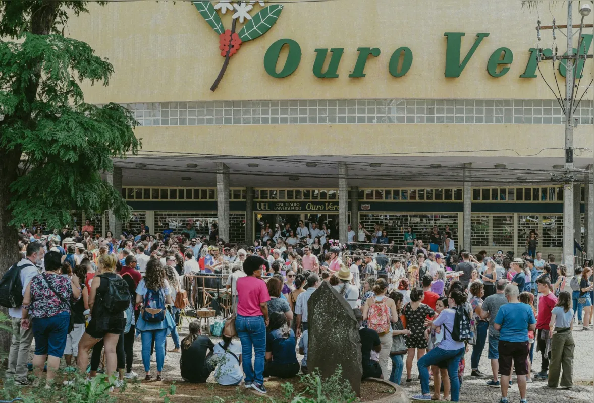 Nesta foto, Valéria Felix captou o público à entrada do Ouro Verde no Projeto Circulasons