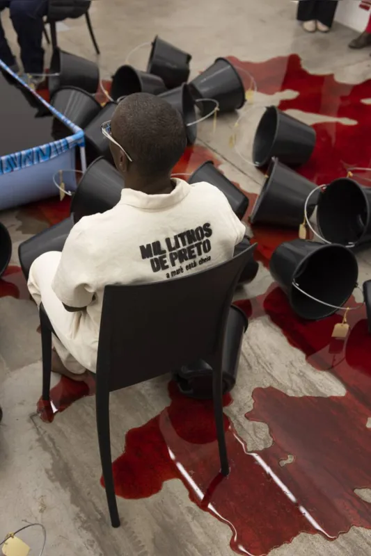 Imagem ilustrativa da imagem FILO 2023 - "Mil Litros de Preto", performance será no Calçadão