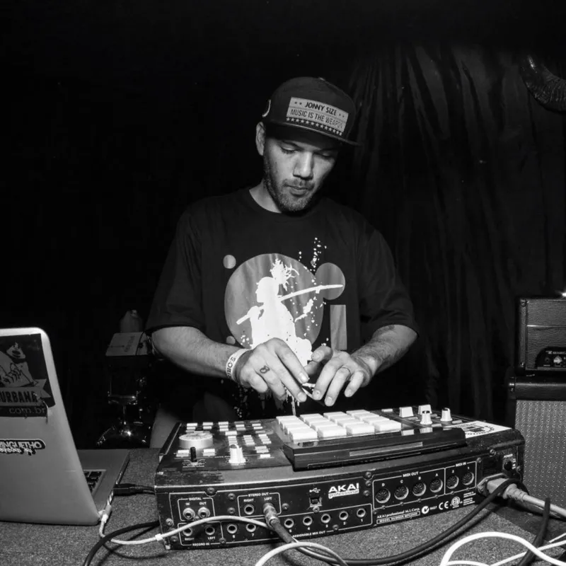 O DJ Samu Aka Suguiura fará discotecagem e workshops no festival