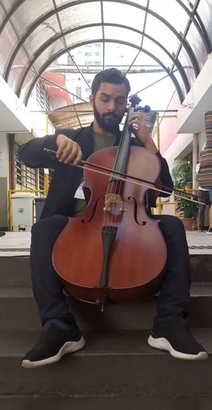 Lenivaldo Neto, 27 anos, presidente da Orquestra Filarmônica de Alagoas, está em Londrina para os cursos com professores renomados