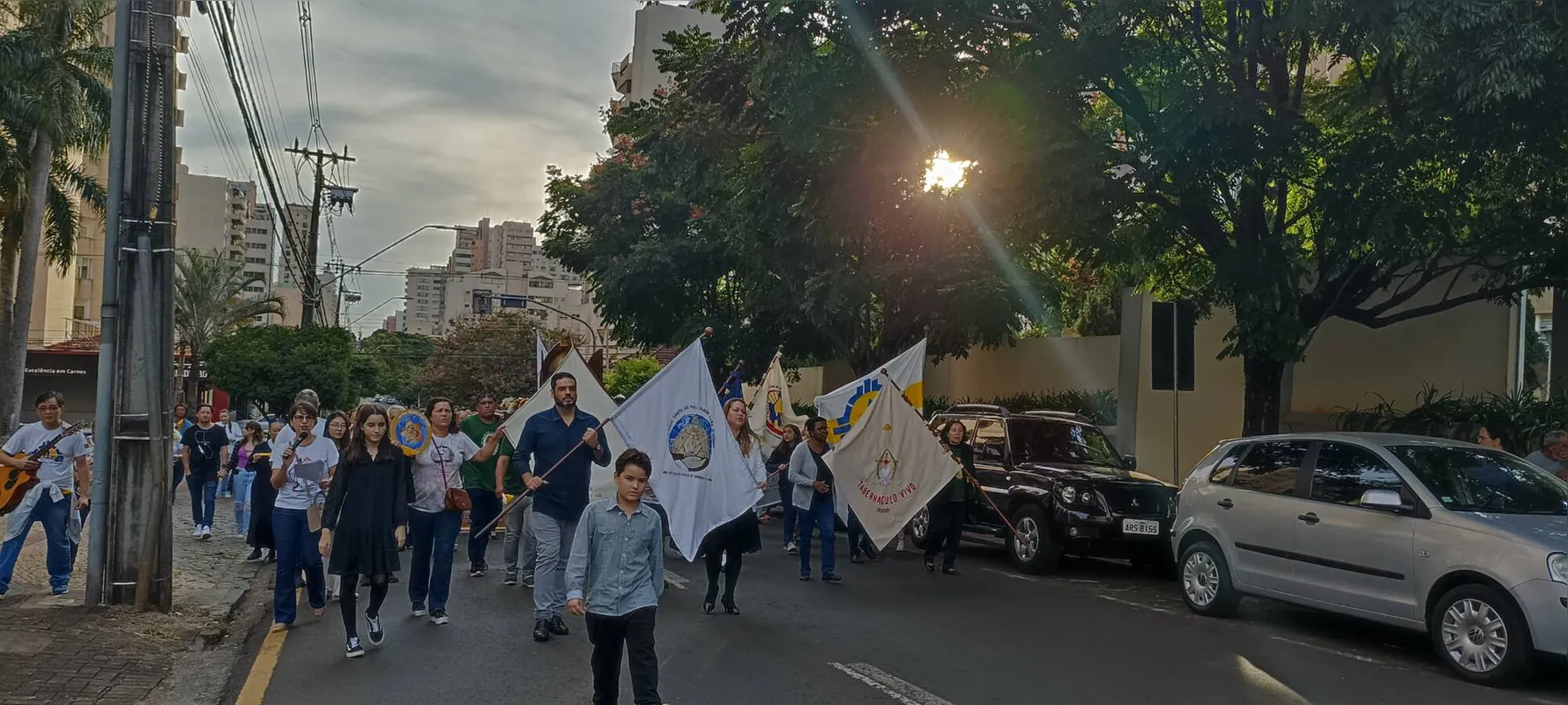 Uma peregrinação seguiu da Catedral Metropolitana até ao Santuário com bênçãos aos doentes, símbolos religiosos e chaves