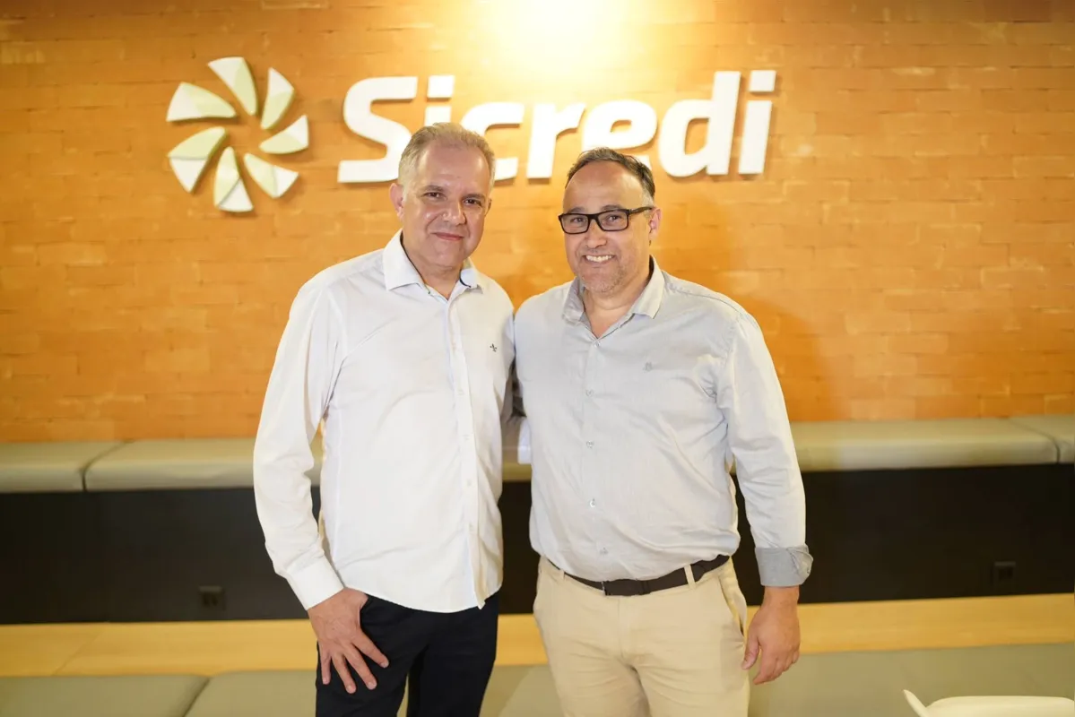 Carlos Miranda, da Imoblist, e o gerente de produtos on-line do Grupo Folha de Londrina, Marcos Santos