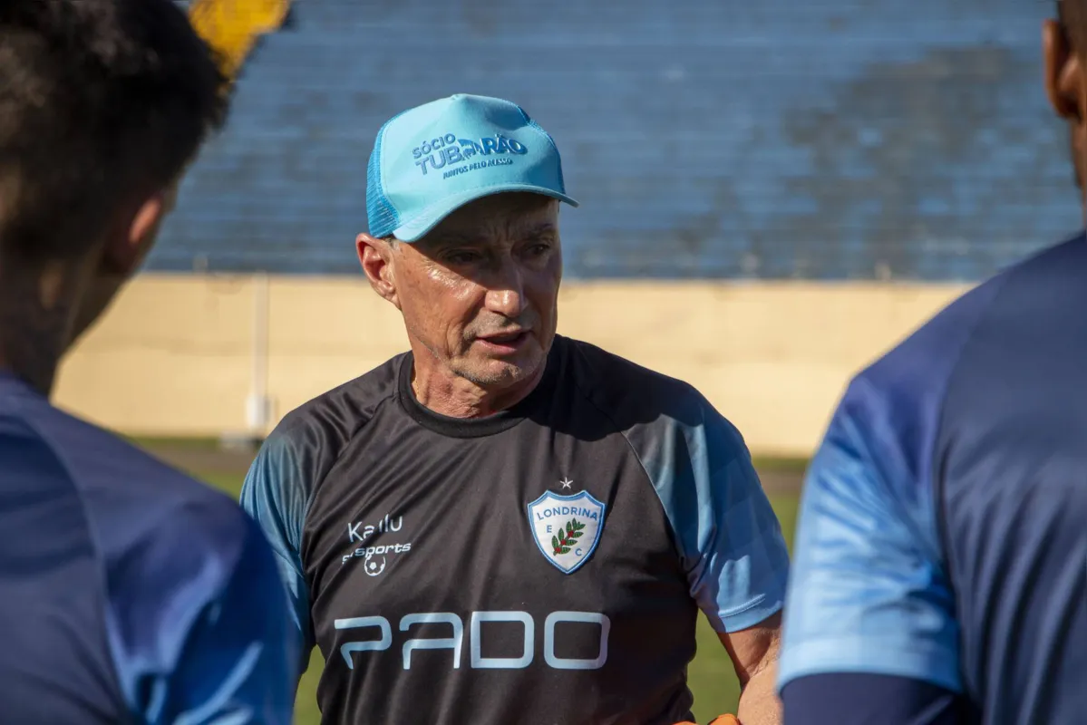 Roberto Fonseca no treino desta terça-feira, no Café: técnico quer clima de decisão contra o Ituano, quinta