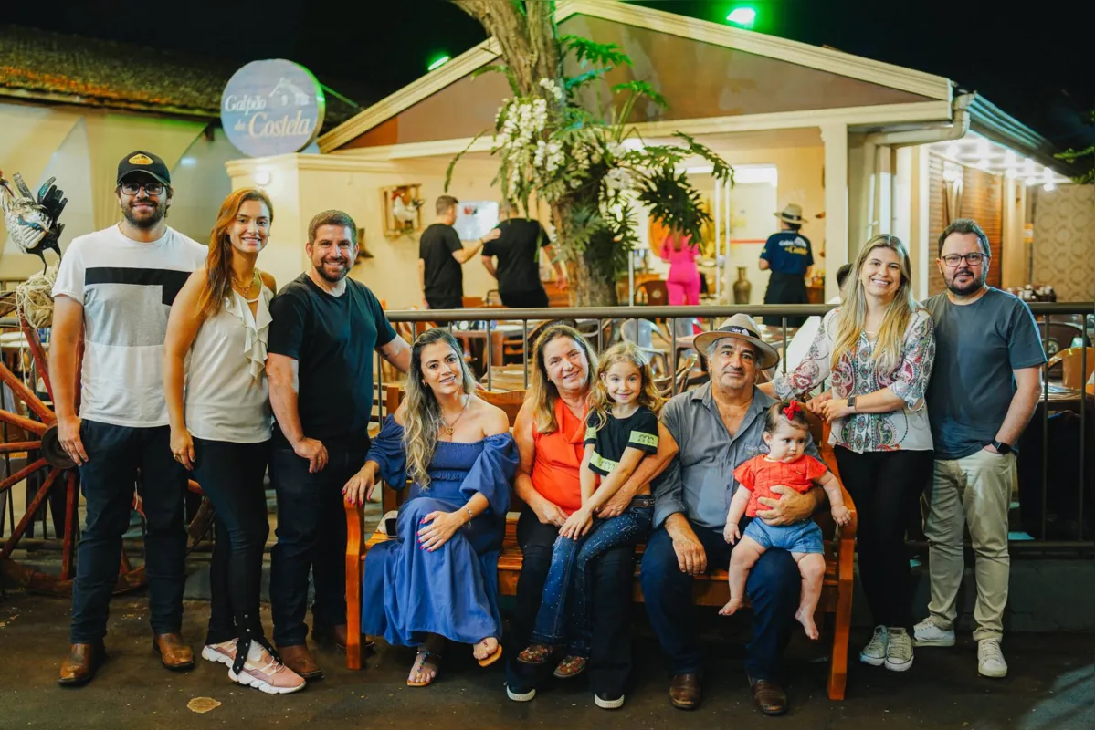João Vitor Jenani, Isabella Croceta, Fernando Jenani, Juliana Werner, Rosa Jenani, Meheifin Jenani, Thiago Andrade e Mariam Cristiane Jenani