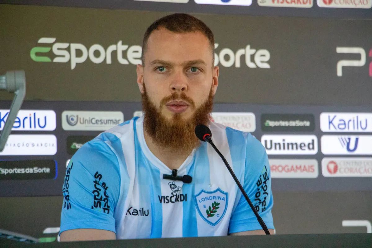 Lucas Coelho concedeu entrevista no CT e agradeceu a oportunidade: "É um salto na minha carreira vir para o Londrina e jogar a série B"