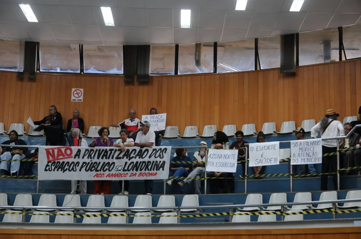 Grupos contrários ao projeto  “Programa Vida Saudável” protestaram nas galerias da Câmara