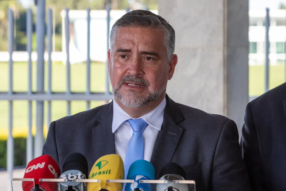 O ministro da Secretaria de Comunicação da Presidência (Secom), Paulo Pimenta, disse que a medida criará um grupo de trabalho da educação com os ministérios dos Direitos Humanos, Justiça e Secretaria-Geral para promover cultura da paz e não violência nas escolas