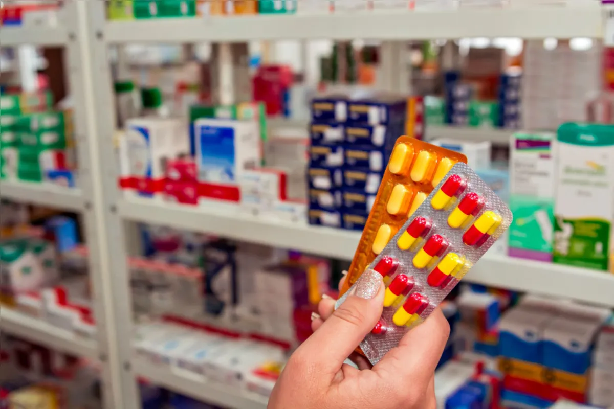 Para que os medicamentos sejam comercializados com a isenção fiscal, o valor que era destinado ao ICMS deve ser deduzido do preço final do produto