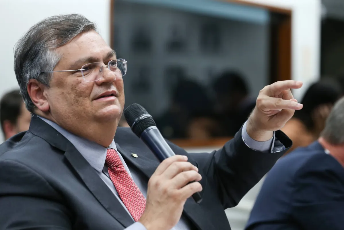 O ministro Flávio Dino disse que as plataformas serão obrigadas a fazer uma análise de risco sistêmico e implementar uma política de moderação ativa