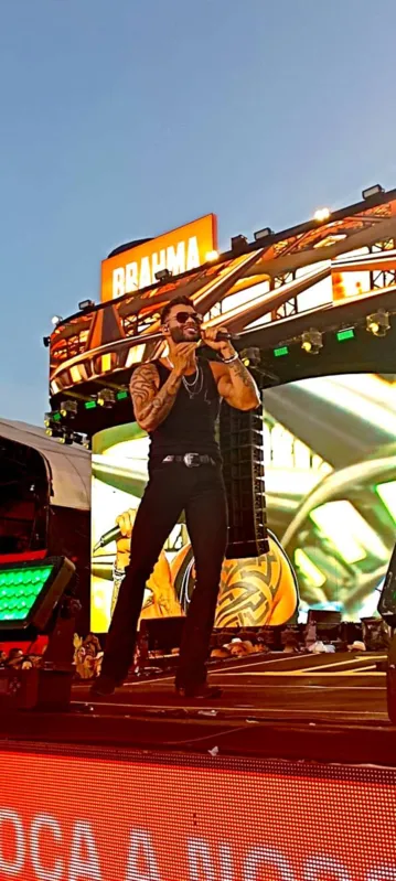 Conectado com o público, Gusttavo Lima fez um show interativo e cativou pelo bom humor