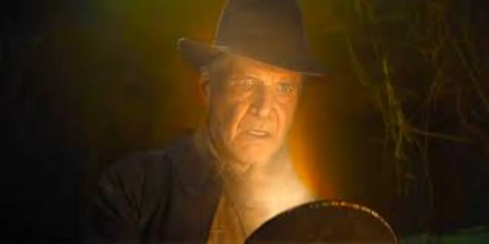 No novo filme, o Indy de Harrison Ford parece um cara mais velho que foi arrastado para um lugar ao qual não pertence