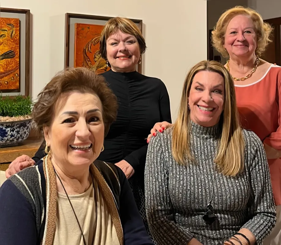 Lia Mendonca e Tereza Ziober (em pé); Heloísa Palhares e Raquel Câmara (sentadas)